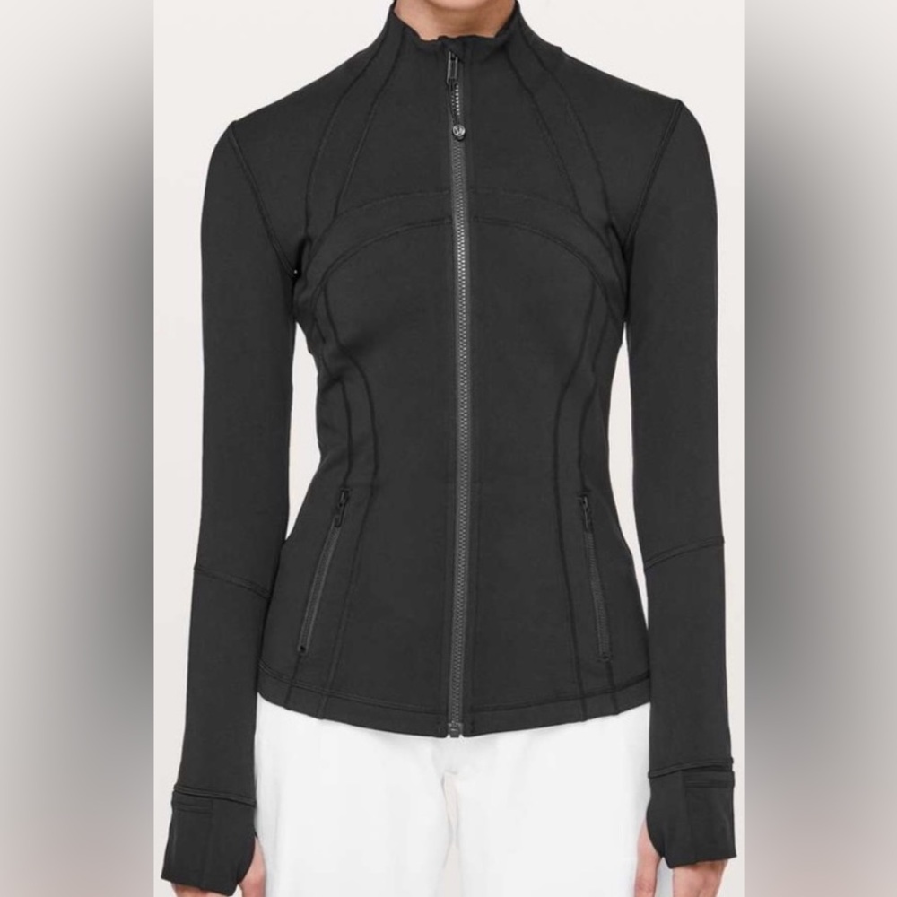 Lululemon Define Jacket Luon
Color: Black
Size 8
Missing zipper string